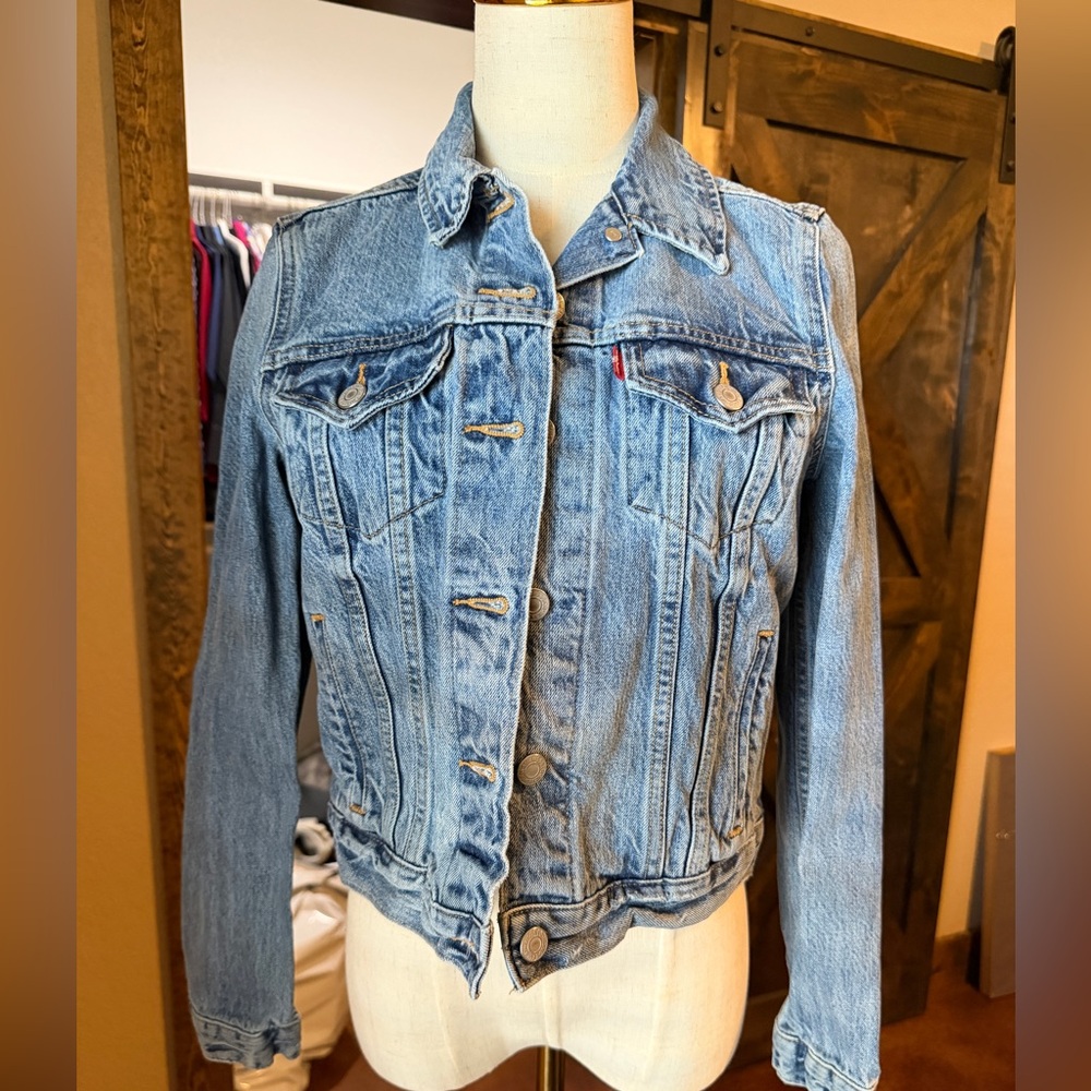Levi's Light Blue Denim Trucker Jacket - Women's